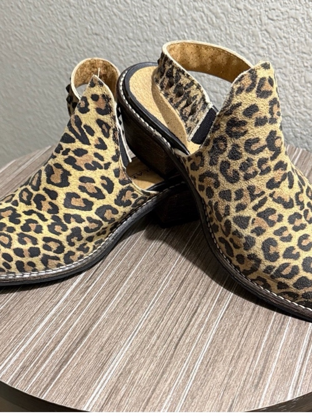 Very Volatile Leopard Patterned W Size 8 Leather Upper Slingback Boots/Mules